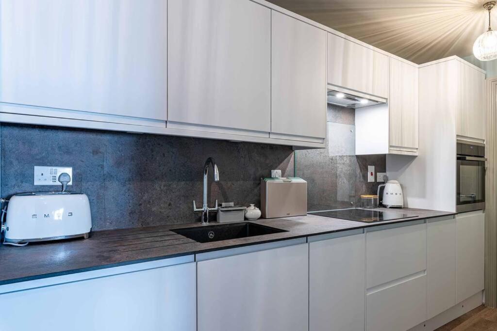 Modern, Relaxing 1 Bed Apartment Бат Екстериор снимка